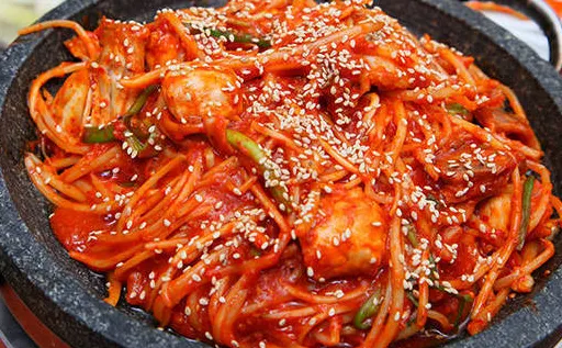 Bok jjim, hidangan ikan buntal dan tauge dalam saus merah pedas